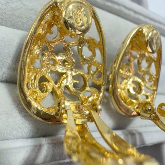 Yves Saint Laurent Vintage Gold Clip-on Earrings - Picture 13 of 14